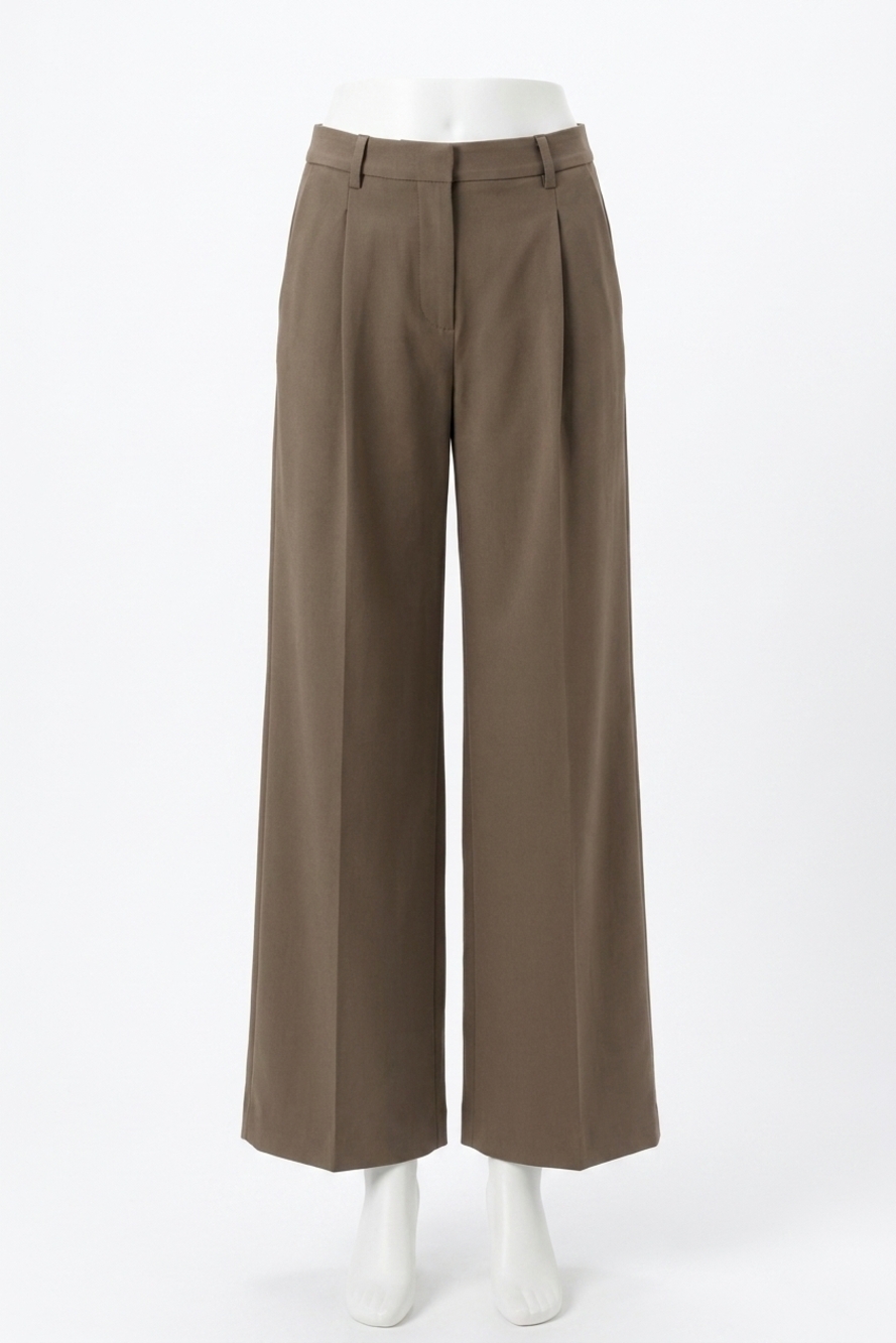 NEW FRAME timeless chino pants in soft taupe
